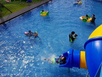 Blue Whale Resort 3*