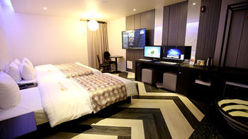 Elga Hotel 3*