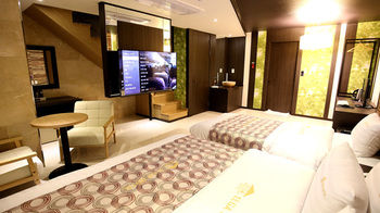 Elga Hotel 3*