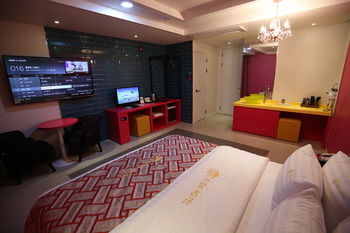 Elga Hotel 3*