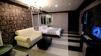 Elga Hotel 3*