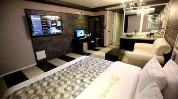 Elga Hotel 3*