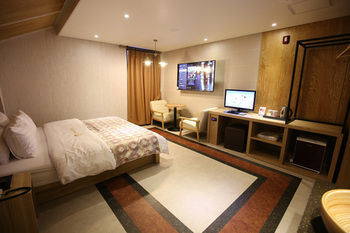 Elga Hotel 3*