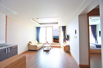 J Raum 3*