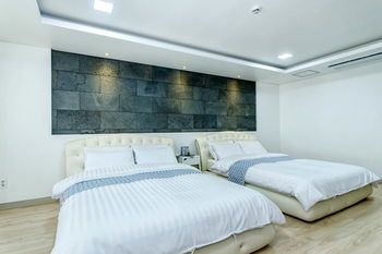 Sun & Moon Resort 3*