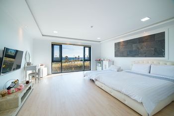 Sun & Moon Resort 3*