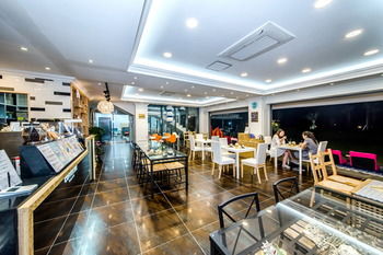 Sun & Moon Resort 3*