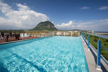 Sun & Moon Resort 3*