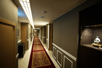 Ariana Hotel 3*
