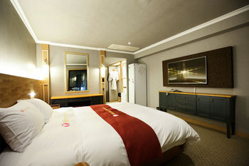 Ariana Hotel 3*