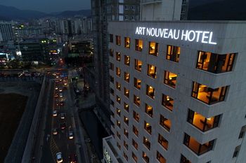 Geoje Art Nouveau Suite Hotel 4*