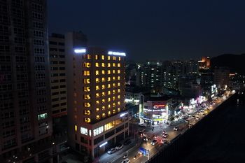 Geoje Art Nouveau Suite Hotel 4*