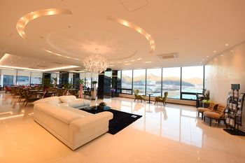 Geoje Art Nouveau Suite Hotel 4*
