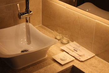 Geoje Art Nouveau Suite Hotel 4*