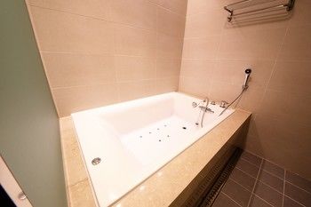 Premium AVA Hotel Sasang 2*