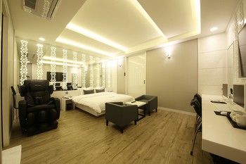 Premium AVA Hotel Sasang 2*