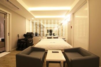Premium AVA Hotel Sasang 2*