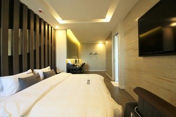 Premium AVA Hotel Sasang 2*