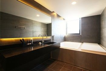 Premium AVA Hotel Sasang 2*