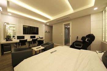 Premium AVA Hotel Sasang 2*