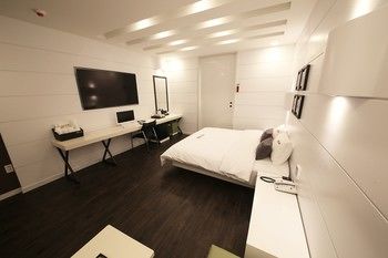 Premium AVA Hotel Sasang 2*
