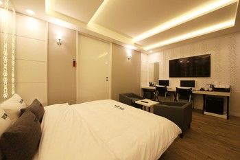 Premium AVA Hotel Sasang 2*
