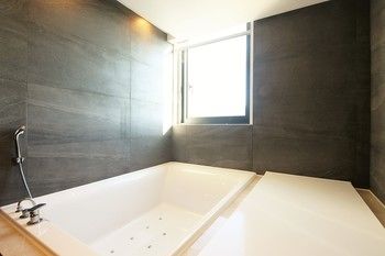 Premium AVA Hotel Sasang 2*