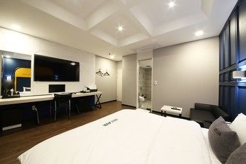 Premium AVA Hotel Sasang 2*