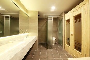 Premium AVA Hotel Sasang 2*