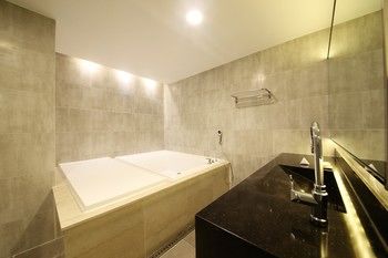Premium AVA Hotel Sasang 2*
