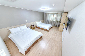 Jungmoon J Hill & City Hotel 3*