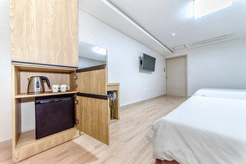 Jungmoon J Hill & City Hotel 3*