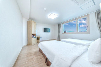 Jungmoon J Hill & City Hotel 3*