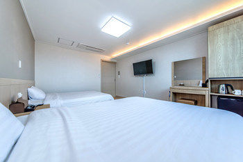 Jungmoon J Hill & City Hotel 3*