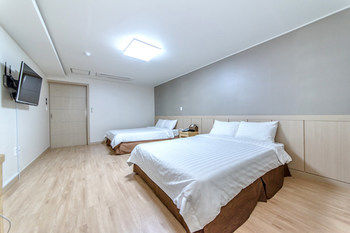 Jungmoon J Hill & City Hotel 3*