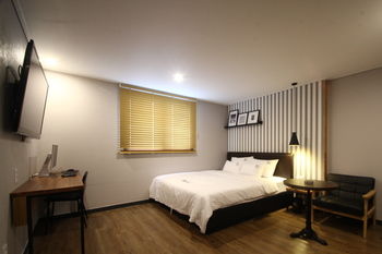 Calm Rest Hotel Busan Sasang 2*