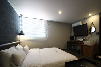 Calm Rest Hotel Busan Sasang 2*