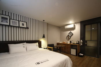 Calm Rest Hotel Busan Sasang 2*