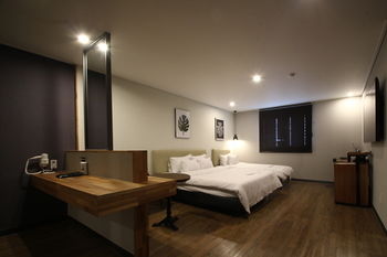 Calm Rest Hotel Busan Sasang 2*