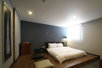 Calm Rest Hotel Busan Sasang 2*