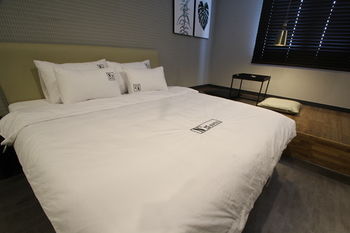 Calm Rest Hotel Busan Sasang 2*