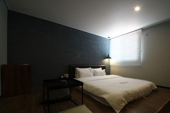 Calm Rest Hotel Busan Sasang 2*