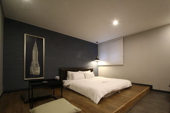 Calm Rest Hotel Busan Sasang 2*