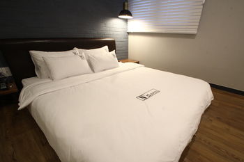 Calm Rest Hotel Busan Sasang 2*