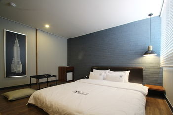 Calm Rest Hotel Busan Sasang 2*