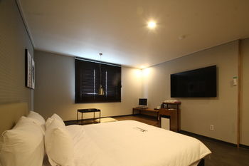 Calm Rest Hotel Busan Sasang 2*