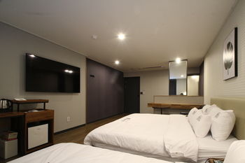 Calm Rest Hotel Busan Sasang 2*