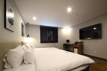Calm Rest Hotel Busan Sasang 2*