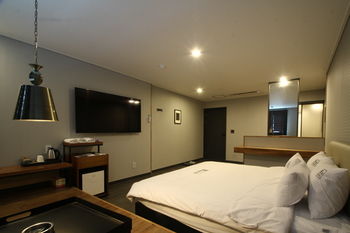 Calm Rest Hotel Busan Sasang 2*