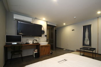 Calm Rest Hotel Busan Sasang 2*